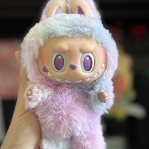 6733
